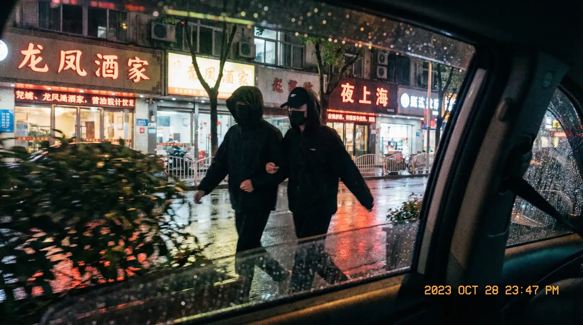 熊猫体育官网 - 顶流明星深夜密会现场抓拍照片